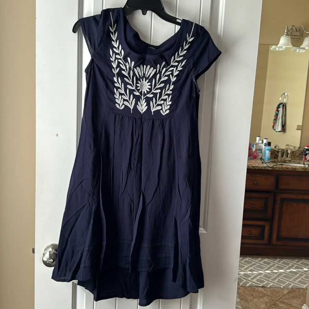 Dress - Picture 1 of 3